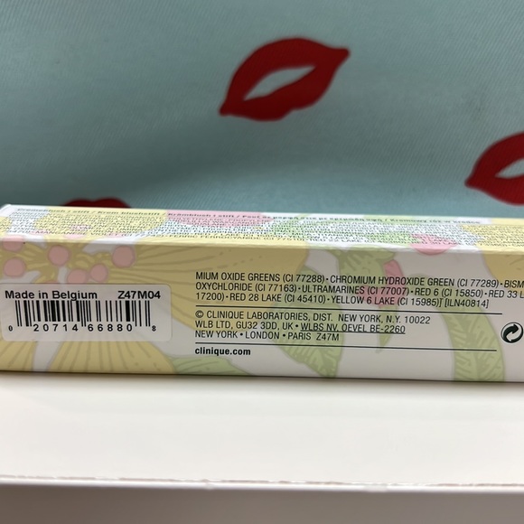 Clinique makeup & skincare bundle (4 items) - Picture 7 of 12